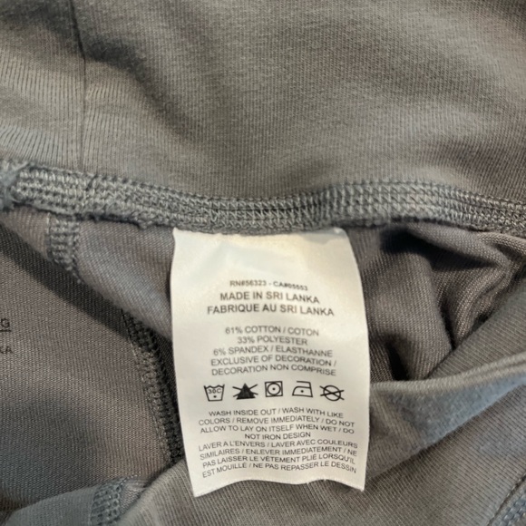 Nike Gray Kids Sweatpants with White Swoosh - Picture 5 of 7